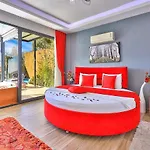 İslamlar 2 Bedroom Secluded With Private Pool Hot Tub *