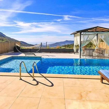 וילה İslamlar 2 Bedroom Secluded With Private Pool Hot Tub קלקן