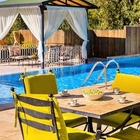 İslamlar 2 Bedroom Secluded With Private Pool Hot Tub וילה *