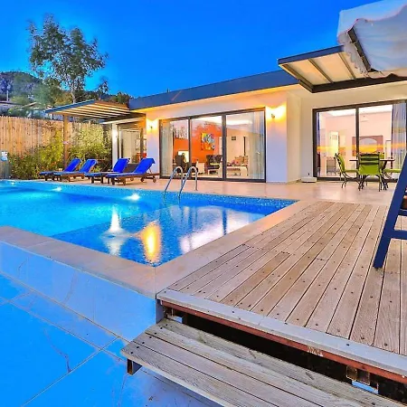 וילה İslamlar 2 Bedroom Secluded With Private Pool Hot Tub קלקן