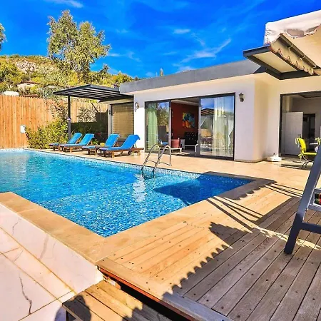 וילה İslamlar 2 Bedroom Secluded With Private Pool Hot Tub קלקן