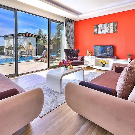 İslamlar 2 Bedroom Secluded With Private Pool Hot Tub וילה קלקן