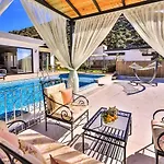 İslamlar 2 Bedroom Secluded With Private Pool Hot Tub *